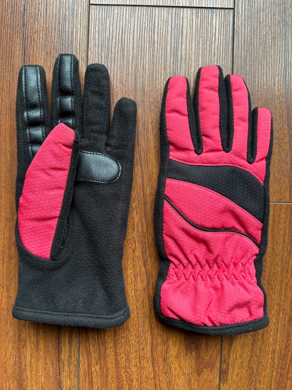 🧤🧤EUC Black and Hot Pink Fleece Winter Gloves🧤🧤
